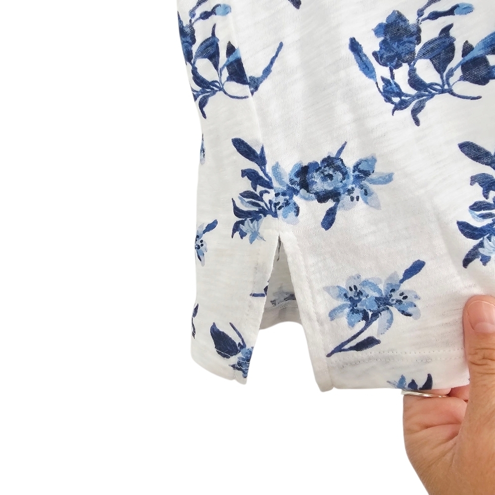 Lucky Brand White Blue Floral V-neck Cotton Blend T-shirt NWT - Picture 6 of 9